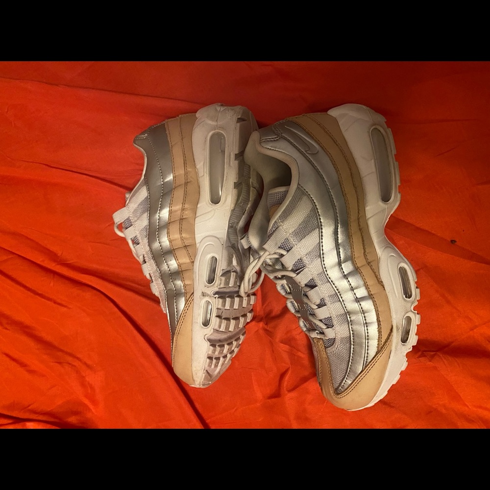 Air max 95 women’s size 8